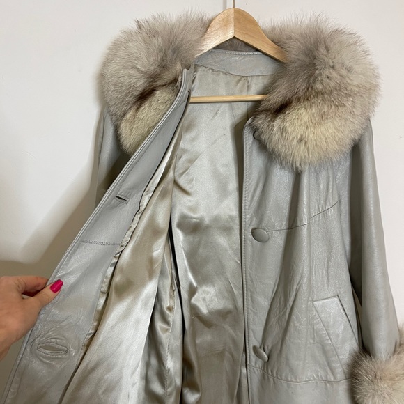 Gorgeous vintage leather and fur coat trench - Picture 8 of 16